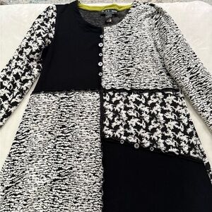 True Essence Black & White Knit Tunic Button Accents Size Large E48